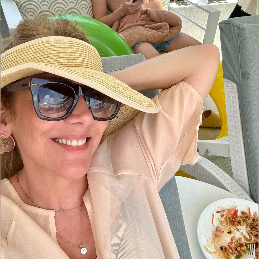 Meet your Posher, Sandy